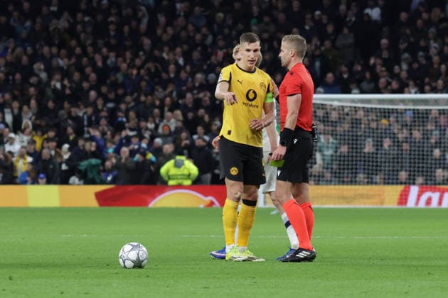 20 01 2026, xgrfx, Football UEFA Champions League , Tottenham Hotspur Borussia Dortmund v l Red Card, Daniel Svensson Borussia Dortmund DFL DFB REGULATIONS PROHIBIT ANY USE OF PHOTOGRAPHS as IMAGE SEQUENCES and or QUASI VIDEO London