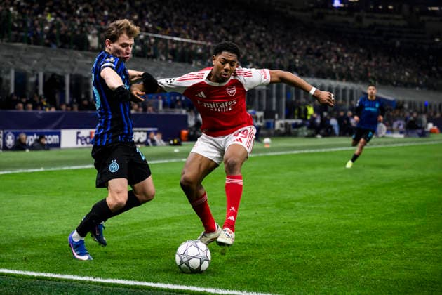 FC Internazionale v Arsenal FC - UEFA Champions League Nicolo Barella of FC Internazionale competes for the ball with Myles Lewis-Skelly of Arsenal FC during the UEFA Champions League 2025 26 league phase football match between FC Internazionale and Arsenal FC. Milan Italy Copyright: xNicolòxCampox