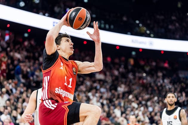 MUNICH, GERMANY - JANUARY 20: Vladimir Lucic (FC Bayern Muenchen, 11) controls the ball during the Turkish Airlines EuroLeague match between FC Bayern Muenchen vs. Partizan Mozzart Bet Belgrade at SAP Garden on round 23 of Turkish Airlines EuroLeague on January 20, 2026 in Munich, Germany. Bavaria Germany Copyright: xSteffiexWunderlx
