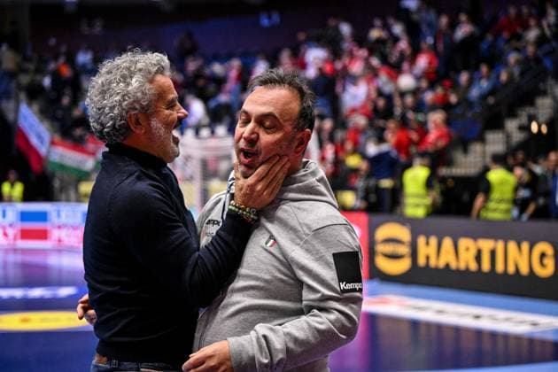 Handball, EM, Polen - Italien ALTRO - Pallamano - Men s EHF Euro 2026 - Poland vs Italy Stefano Podini President of FIGH Robert Bob Hanning Head Coach of Italy during Men s EHF Euro 2026 - Poland vs Italy, Handball match in Kristianstad, Sweden, January 20 2026 Kristianstad Sweden  Copyright: xIPAxSport ABACAx