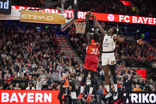 Basketball, Euroleague, 20260120, FC Bayern Munich Partizan Mozzart Bet Belgrade Pictured from l David MCCORMACK Bayern, 33 basket, Isaac BONGA Belgrade, 17 Munich SAP Garden Bayern Germany Copyright: Passion2Press.dex xMarkusxFischex