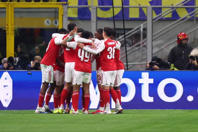 FC Internazionale - Arsenal Fc - UEFA Champions League 2025 26 League Phase MD7 Gabriel Jesus of Arsenal Fc celebrates with his team mates after scoring a goal during the UEFA Champions League Phase MD7 match between FC Internazionale and Arsenal Fc at Stadio Giuseppe Meazza (San Siro) on January 20, 2025 in Milan, Italy . Milano Stadio Giuseppe Meazza Italy Copyright: xMarcoxCanonierox