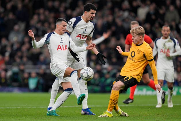 Tottenham Hotspur v Borussia Dortmund, North London, UK - 20 Jan 2026 Pedro Porro of Tottenham Hotspur competes for the ball with Daniel Svensson during the Champions League match between Tottenham and Borussia Dortmund at the Tottenham Hotspur Stadium, Tottenham, London on 20 January 2026. London Tottenham Hotspur Stadium London GBR Copyright: xStevexFlynn PPAUKx PPA-241866