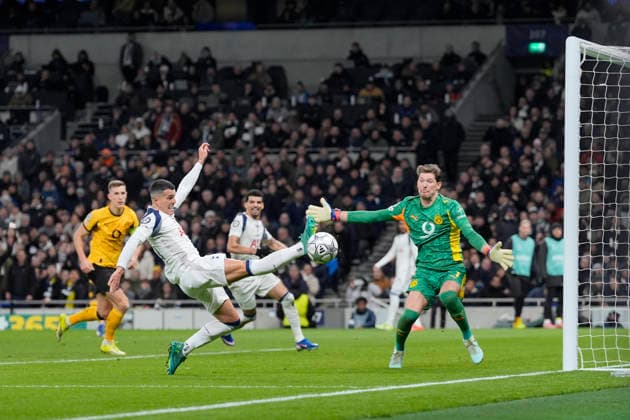 Tottenham Hotspur v Borussia Dortmund, North London, UK - 20 Jan 2026 Pedro Porro of Tottenham Hotspur stretches for a cross during the Champions League match between Tottenham and Borussia Dortmund at the Tottenham Hotspur Stadium, Tottenham, London on 20 January 2026. London Tottenham Hotspur Stadium London GBR Copyright: xStevexFlynn PPAUKx PPA-241868