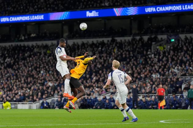 Tottenham Hotspur v Borussia Dortmund, North London, UK - 20 Jan 2026 Kevin Danso of Tottenham Hotspur wins a header during the Champions League match between Tottenham and Borussia Dortmund at the Tottenham Hotspur Stadium, Tottenham, London on 20 January 2026. London Tottenham Hotspur Stadium London GBR Copyright: xStevexFlynn PPAUKx PPA-241872