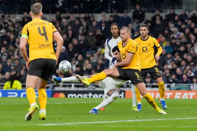 Tottenham Hotspur v Borussia Dortmund, North London, UK - 20 Jan 2026 Waldemar Anton of Borussia Dortmund competes for the ball with Dominic Solanke of Tottenham Hotspur during the Champions League match between Tottenham and Borussia Dortmund at the Tottenham Hotspur Stadium, Tottenham, London on 20 January 2026. London Tottenham Hotspur Stadium London GBR Copyright: xStevexFlynn PPAUKx PPA-241882