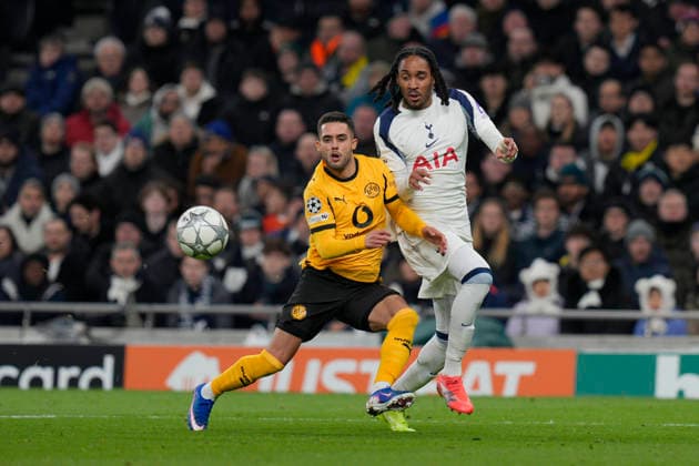 Tottenham Hotspur v Borussia Dortmund, North London, UK - 20 Jan 2026 Waldemar Anton of Borussia Dortmund competes for the ball with Djed Spence of Tottenham Hotspur during the Champions League match between Tottenham and Borussia Dortmund at the Tottenham Hotspur Stadium, Tottenham, London on 20 January 2026. London Tottenham Hotspur Stadium London GBR Copyright: xStevexFlynn PPAUKx PPA-241889