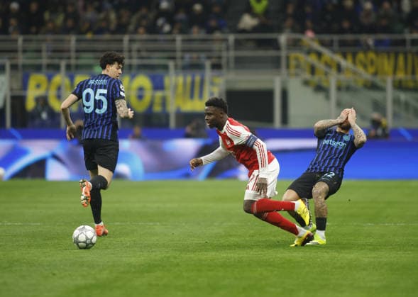 Bukayo Saka of FC Arsenal and Federico Di Marco of FC Inter during the Uefa Champions League 2025 26 season football match between FC Inter and FC Arsenal on 20 January 2026 at â?? Giuseppe Meazza Stadium, San Siro, Milan, Italy. Photo Nderim KACELI  Copyright: xNderimxKaceli IPAxSportx xipa-agency.netx xx IPA_70342544 IPA_Agency_IPA70342544