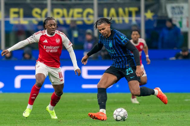 Inter Milan v Arsenal, UEFA Champions League Inter Milan defender Manuel Akanji (25) and Arsenal midfielder Eberechi Eze (10) during the Inter Milan v Arsenal UEFA Champions League match at the San Siro Stadium, Milan, Italy on 20 January 2026 Credit: Alex Young Every Second Media Editorial use only. All images are copyright Every Second Media Limited. No images may be reproduced without prior permission. Copyright: xIMAGO EveryxSecondxMediax ESM-1766-0054 AlexxYoungx xEveryxSecondxMediax