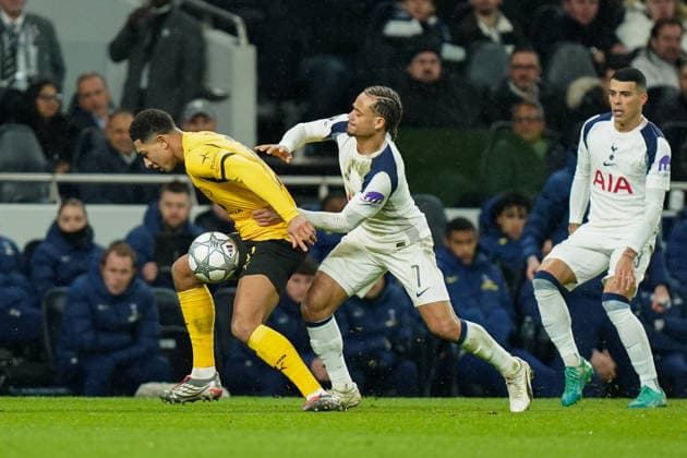 Tottenham Hotspur v Borussia Dortmund, UEFA Champions League Jobe Bellingham of Borussia Dortmund under pressure from Xavi Simons of Tottenham Hotspur during the Tottenham Hotspur v Borussia Dortmund UEFA Champions League match at the Tottenham Hotspur Stadium, London, England on 20 January 2026 Credit: Dylan Hepworth Every Second Media Editorial use only. All images are copyright Every Second Media Limited. No images may be reproduced without prior permission. Copyright: xIMAGO EveryxSecondxMediax ESM-1767-0045 DylanxHepworthx xEveryxSecondxMediax