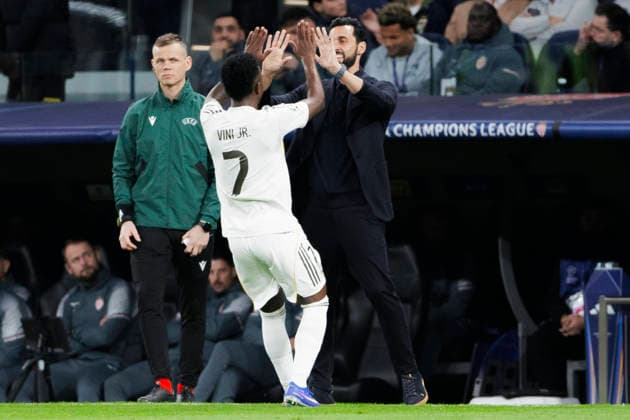 UEFA champions league - Real Madrid vs AS Monaco MADRID, SPAIN - January 20:Vinicius Jr of Real Madrid and Head coach of Real Madrid Alvaro Arbeloa celebrates a goal during the UEFA champions league 2025 26 match between Real Madrid and AS Monaco at Santiago Bernabeu Stadium. (Photo by Guille Martinez f22photo) Madrid Santiago Bernabeu Stadium Spain Copyright: xGuillermoxMartinezx