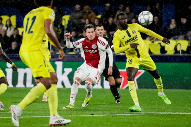 Villarreal CF v AFC Ajax - UEFA Champions League 2025 26 League Phase MD7 Mika Godts of Ajax and Villarreal s Nicolas Pepe participate in the UEFA Champions League match between Villarreal CF and A.F.C Ajax at La Ceramica Stadium in Villarreal, Spain, on January 20, 2025. Villarreal Spain  Copyright: xJosexMiguelxFernandezx originalFilename:fernandezdevelascosanz-villarre260120_npHve.jpg