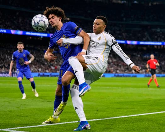 ESP: Real Madrid v AS Monaco. UEFA Champions League. Matchday 7 Kylian Mbappe of Real Madrid CF and Maghnes Akliouche of AS Monaco FC during the UEFA Champions League match, between Real Madrid and AS Monaco, Matchday 7, played at Santiago Bernabeu Stadium on January 20, 2026 in Madrid, Spain. kpng Copyright: xCesarxCebollax xPRESSINx PS_260120_RMA_MON_2526_047