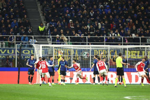 January 20, 2026, Milan, Lombardy, Italy: GABRIEL JESUS of Arsenal celebrates with his teammates after scoring his side s second goal in the UEFA Champions League 2025 26 League Phase Day 7 game between FC INTER and ARSENAL FC at the Giuseppe Meazza Stadium in Milan, Italy. Liverpool won the game 1:0. Milan Italy - ZUMAc179 20260120_zep_c179_033 Copyright: xMickaelxChavetx