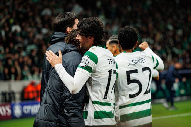 Players of Sporting seen celebrating after goal from Luis Suarez during UEFA Champions League game between teams of Sporting CP and Paris Saint-Germain at Estadio Jose Alvalade (Maciej Rogowski Ball Raw Images) Lisbon Estadio Jose Alvalade Portugal Copyright: xMaciejxRogowskix maciejrogwski_sporting_psg_2526-11