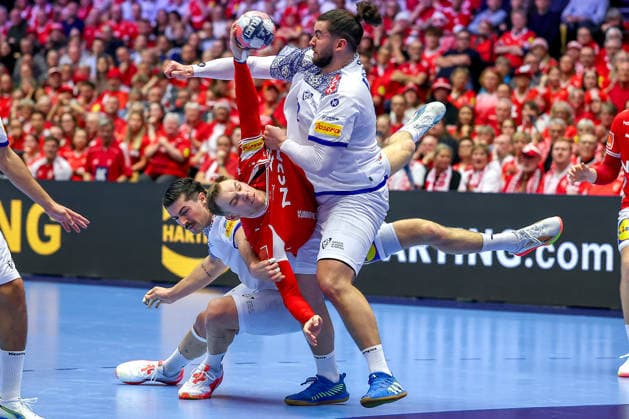 20 01 2026, Handball, Men s EHF EURO 2026, Denmark Portugal, Jyske Bank Boxing in Herning, Denmark, Preliminary Round Mathias Gidsel Denmark 19 in a duel against Rocha Nogueira Portugal 13 Luis Diogo Sousa Frade Portugal 82 Denmark