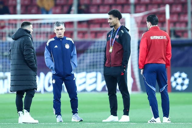 January 20, 2026, Piraeus, Piraeus, Greece: Head Coach JOSE LUIS MENDILIBAR of Olympiacos with 5 LOoÂC BADo° of Bayer Leverkusen during the UEFA Champions League, League Phase, Matchday 7 game between Olympiacos and Bayer 04 Leverkusen at Georgios Karaiskakis Stadium on January 20, 2026, in Piraeus, Greece. Piraeus Greece - ZUMAk160 20260120_zip_k160_008 Copyright: xStefanosxKyriazisx