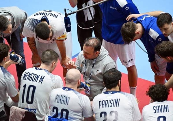 Handball, EM, Polen - Italien 2026.01.20 Kristianstad Szwecja Pilka Reczna Mistrzostwa Europy w pilce recznej mezczyzn 2026 Polska - Wlochy N z Bob Hanning Head Coach Foto Norbert Barczyk PressFocus 2026.01.20 Kristianstad Szwecja Handball Men s EHF Euro 2026 Poland - Italy Bob Hanning Head Coach Credit: Norbert Barczyk PressFocus NEWSPIX.PL --- newspix.pl POLAND OUT! 