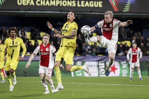 VILLARREAL - (l-r) Oliver Edvardsen of AFC Ajax, Rafa Marin of Villarreal CF, and Davy Klaassen of AFC Ajax during the UEFA Champions League match between Villarreal CF and AFC Ajax at Estadio de la Ceramic on January 20, 2026, in Villarreal, Spain. BAS CZERWINSKI ANP UEFA Champions League 2025 26 League Phase MD7 2025-2026 xVIxANPxSportx xxANPxIVx 548111750 originalFilename: 548111750.jpg