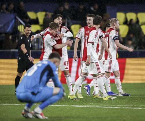 VILLARREAL - (l-r) Oliver Edvardsen of AFC Ajax, Rayane Bounida of AFC Ajax, Anton Gaaei of AFC Ajax, Mika Godts of AFC Ajax, Davy Klaassen of AFC Ajax celebrate the 2-1 goal as Villarreal CF goalkeeper Arnau Tenas reacts during the UEFA Champions League match between Villarreal CF and AFC Ajax at Estadio de la Ceramic on January 20, 2026 in Villarreal, Spain. BAS CZERWINSKI ANP UEFA Champions League 2025 26 League Phase MD7 2025-2026 xVIxANPxSportx xxANPxIVx 548111915 originalFilename: 548111915.jpg