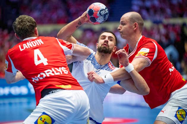 European Men s Handball Championship Denmark Portugal Portugal s Martim Costa in action with Denmark s Magnus Landin and Simon Hald during the men s handball match between Denmark and Portugal in EHF Euro 2026 Group B at Jyske Bank Boxen in Herning on Tuesday, January 20, 2026 Photo Bo Amstrup Ritzau Scanpix , Herning Denmark Mors  Copyright: BoxAmrstrupx xRitzauxScanpix BoxAmstrupx spdk20260120-225406-L