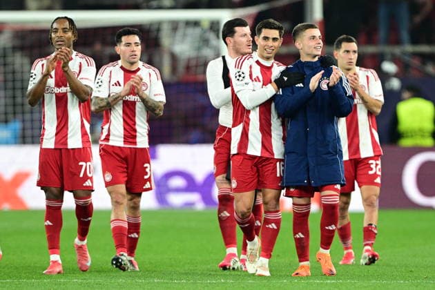 UEFA Champions League, Olympiacos FC vs Bayer 04 Leverkusen - Players of Olympiacos celebrate at the end of the UEFA Champions League league phase matchday 7 soccer match betweenOlympiacos and Leverkusen held at Georgios Karaiskakis Stadium in Piraeus, Greece, 20 January 2025. IMAGO ONE INCH PRODUCTIONS PIRAEUS Greece Copyright: xOnexInchxProductionsx 6819512