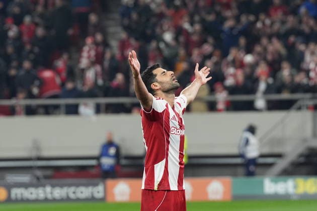 UEFA Champions League, Olympiacos FC vs Bayer 04 Leverkusen -Mehdi Taremi of Olympiacos celebrate after scoring the 2-0 during the UEFA Champions League league phase matchday 7 soccer match betweenOlympiacos and Leverkusen held at Georgios Karaiskakis Stadium in Piraeus, Greece, 20 January 2025. IMAGO ONE INCH PRODUCTIONS PIRAEUS Greece Copyright: xOnexInchxProductionsx 6819346