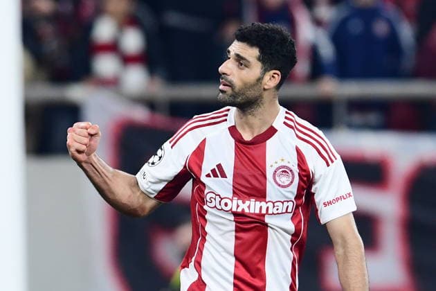 UEFA Champions League, Olympiacos FC vs Bayer 04 Leverkusen -Mehdi Taremi of Olympiacos celebrate after scoring the 2-0 during the UEFA Champions League league phase matchday 7 soccer match betweenOlympiacos and Leverkusen held at Georgios Karaiskakis Stadium in Piraeus, Greece, 20 January 2025. IMAGO ONE INCH PRODUCTIONS PIRAEUS Greece Copyright: xOnexInchxProductionsx 6819315
