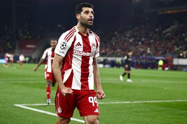 UEFA Champions League, Olympiacos FC vs Bayer 04 Leverkusen -Mehdi Taremi of Olympiacos celebrate after scoring the 2-0 during the UEFA Champions League league phase matchday 7 soccer match betweenOlympiacos and Leverkusen held at Georgios Karaiskakis Stadium in Piraeus, Greece, 20 January 2025. IMAGO ONE INCH PRODUCTIONS PIRAEUS Greece Copyright: xOnexInchxProductionsx 6819353