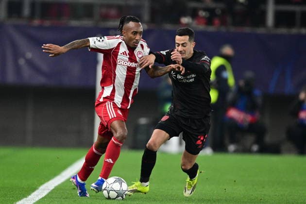 UEFA Champions League, Olympiacos FC vs Bayer 04 Leverkusen - Gelson Martins of Olympiacos in action against Lucas Vazquez of Leverkusen during the UEFA Champions League league phase matchday 7 soccer match betweenOlympiacos and Leverkusen held at Georgios Karaiskakis Stadium in Piraeus, Greece, 20 January 2025. IMAGO ONE INCH PRODUCTIONS PIRAEUS Greece Copyright: xOnexInchxProductionsx 6819262