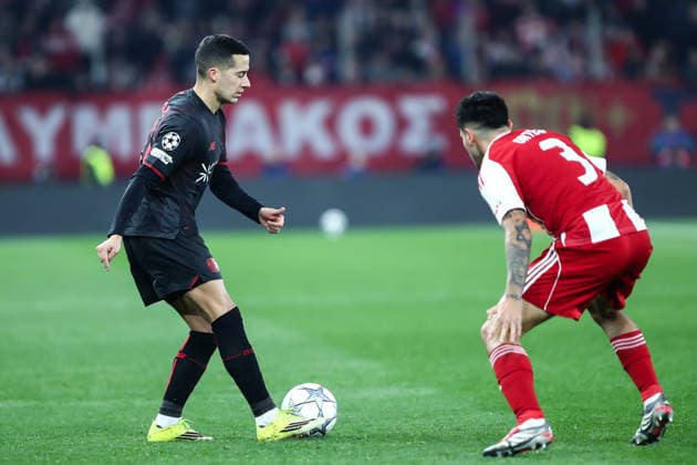 January 20, 2026, Piraeus, Piraeus, Greece: 21 LUCAS VoÂZQUEZ of Bayer Leverkusen competes with 3 FRANCISCO ORTEGA of Olympiacos during the UEFA Champions League, League Phase, Matchday 7 game between Olympiacos and Bayer 04 Leverkusen at Georgios Karaiskakis Stadium on January 20, 2026, in Piraeus, Greece. Piraeus Greece - ZUMAk160 20260120_zip_k160_013 Copyright: xStefanosxKyriazisx