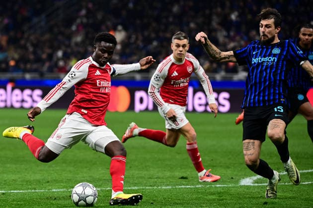 Inter Milan v Arsenal - UEFA Champions League MILAN, ITALY - JANUARY 20: Bukayo Saka of Arsenal shoots past Francesco Acerbi of Inter Milan during the UEFA Champions league football match Inter Milan vs Arsenal at the San Siro Stadium in Milan, Italy on January 20, 2026 Piero Cruciatti Anadolu Milan Italy. Editorial use only. Please get in touch for any other usage.  Copyright: x2026xAnadoluxPieroxCruciattix