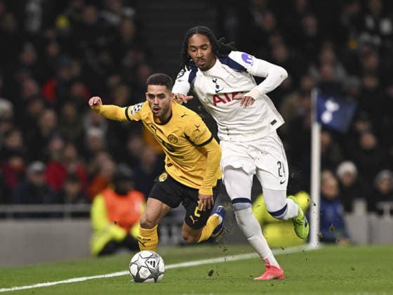 Tottenham Hotspur s Djed Spence (right) battles with Borussia Dortmund Yan Couto (left) during champions league match between Tottenham Hotspur and Borussia Dortmund Copyright: xDavidxHorton SPPx Sportspressphoto_SPR83808