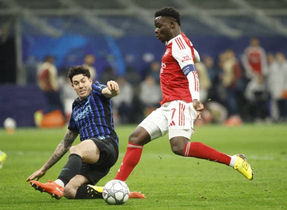 CALCIO - UEFA Champions League - Inter - FC Internazionale vs Arsenal FC Bukayo Saka of FC Arsenal and Alessandro Bastoni of FC Inter during the Uefa Champions League 2025 26 season football match between FC Inter and FC Arsenal on 20 January 2026 at â?? Giuseppe Meazza Stadium, San Siro, Milan, Italy. Photo Nderim KACELI Milan Italy  Copyright: xIPAxSport ABACAx