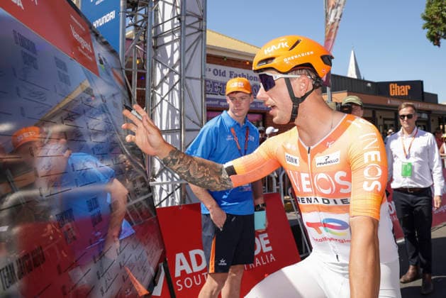 CYCLING TOUR DOWN UNDER, Sam Welsford of INEOS Grenadiers signs on during stage 1, Tanunda to Tanunda, 120.6km of the 2026 Men s Tour Down Under professional road bicycle race in Adelaide, Wednesday, January 21, 2026. ( NO ARCHIVING, EDITORIAL USE ONLY ADELAIDE SOUTH AUSTRALIA AUSTRALIA  Copyright: xMATTxTURNERx 20260121181809169760