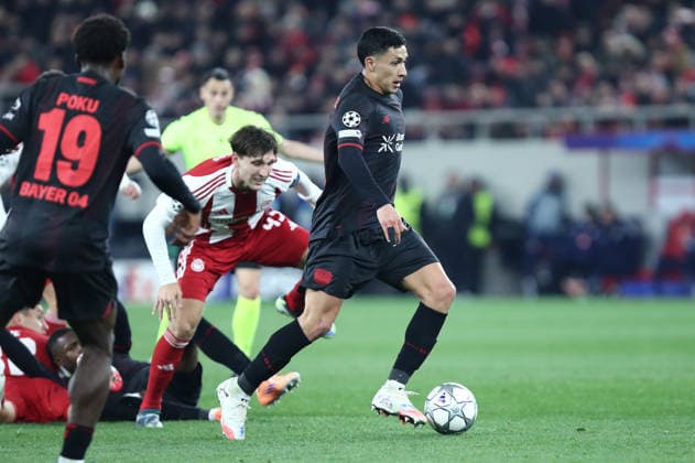 Olympiacos v Bayer 04 Leverkusen - UEFA Champions League PIRAEUS, GREECE - JANUARY 20: Ezequiel Fernandez (6) of Bayer 04 Leverkusen in action during the UEFA Champions League, League Phase, Matchday 7 game between Olympiacos and Bayer 04 Leverkusen at Georgios Karaiskakis Stadium on January 20, 2026, in Piraeus, Greece. Stringer Anadolu Piraeus Greece. Editorial use only. Please get in touch for any other usage.  Copyright: x2026xAnadoluxStringerx