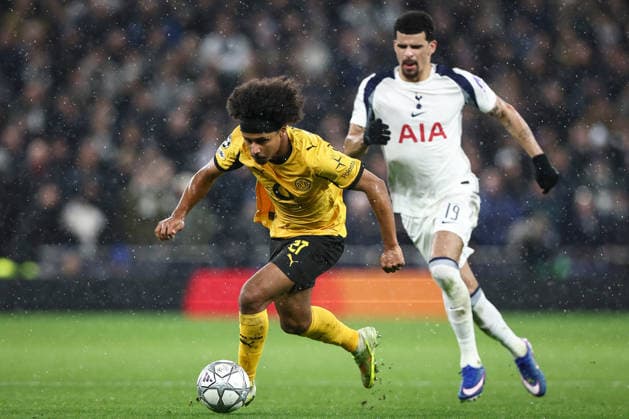 20th January 2026; Tottenham Hotspur Stadium, London, England; UEFA Champions League Football, Tottenham Hotspur versus Borussia Dortmund; Yan Couto of Borussia Dortmund breaks away from Dominic Solanke of Tottenham Hotspur  IanxStephen