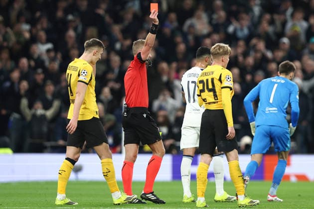 20th January 2026; Tottenham Hotspur Stadium, London, England; UEFA Champions League Football, Tottenham Hotspur versus Borussia Dortmund; Referee Glenn Nyberg send off Daniel Svensson of Borussia Dortmund, red card  IanxStephen