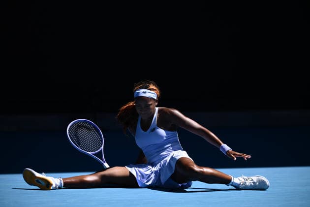TENNIS AUSTRALIAN OPEN, Coco Gauff of the USA falls during the Women™s 2nd round match against Olga Danilovic of Sebia on day 4 of the 2026 Australian Open tennis tournament at Melbourne Park in Melbourne, Wednesday, January 21, 2026. ( NO ARCHIVING MELBOURNE VICTORIA AUSTRALIA  Copyright: xJOELxCARRETTx 20260121199492137320