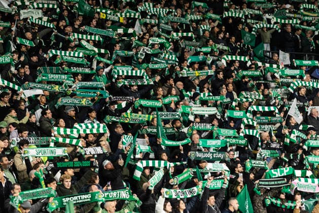 Sporting CP vs Paris Saint-Germain in Lisbon, Portugal - 20 Jan 2026 Sporting CP fans hold scarves during the UEFA Champions League Matchday 7 between Sporting CP and Paris Saint-Germain (PSG) at Estadio de Alvalade Stadium. Final score; Sporting CP 2-1 Paris Saint-Germain (PSG) Lisbon Portugal Copyright: xHugoxAmaralx xSOPAxImagesx sporting_X_psg_champions_league_lisbon01