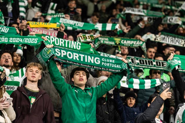 Sporting CP vs Paris Saint-Germain in Lisbon, Portugal - 20 Jan 2026 Sporting CP fans hold scarves during the UEFA Champions League Matchday 7 between Sporting CP and Paris Saint-Germain (PSG) at Estadio de Alvalade Stadium. Final score; Sporting CP 2-1 Paris Saint-Germain (PSG) Lisbon Portugal Copyright: xHugoxAmaralx xSOPAxImagesx sporting_X_psg_champions_league_lisbon02
