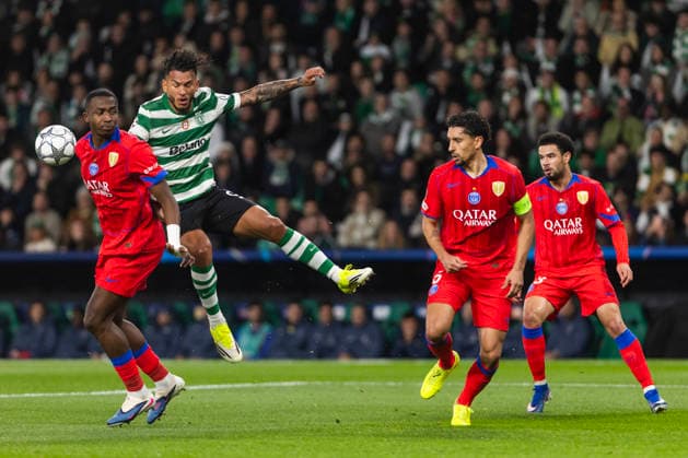 Sporting CP vs Paris Saint-Germain in Lisbon, Portugal - 20 Jan 2026 Willian Pacho (L) from Paris Saint-Germain and Luis Suarez (C-L)) from Sporting CP seen in action during the UEFA Champions League Matchday 7 between Sporting CP and Paris Saint-Germain (PSG) at Estadio de Alvalade Stadium. Final score; Sporting CP 2-1 Paris Saint-Germain (PSG) Lisbon Portugal Copyright: xHugoxAmaralx xSOPAxImagesx sporting_X_psg_champions_league_lisbon25