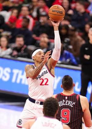 (260121) -- CHICAGO, Jan. 21, 2026 -- Los Angeles Clippers Jordan Miller shoots during the 2025-2026 NBA, Basketball Herren, USA regular season basketball game between Los Angeles Clippers and Chicago Bulls at United Center in Chicago, the United States, Jan. 20, 2026. (Photo by Xinhua) (SP)U.S.-CHICAGO-BASKETBALL-NBA-BULLS VS CLIPPERS JoelxLerner 