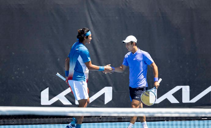 (260121) -- MELBOURNE, Jan. 21, 2026 -- Zhang Zhizhen Shang Juncheng (R) of China react during the men s doubles 1st round match against Rajeev Ram of the United States Matthew Ebden of Australia at the Australian Open tennis tournament in Melbourne, Australia, Jan. 21, 2026. (Photo by Xinhua) (SP)AUSTRALIA-MELBOURNE-TENNIS-AUSTRALIAN OPEN-MEN S DOUBLES-DAY 4 HuxJingchen 