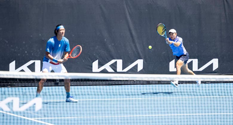 (260121) -- MELBOURNE, Jan. 21, 2026 -- Zhang Zhizhen Shang Juncheng (R) of China compete during the men s doubles 1st round match against Rajeev Ram of the United States Matthew Ebden of Australia at the Australian Open tennis tournament in Melbourne, Australia, Jan. 21, 2026. (Photo by Xinhua) (SP)AUSTRALIA-MELBOURNE-TENNIS-AUSTRALIAN OPEN-MEN S DOUBLES-DAY 4 HuxJingchen 
