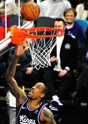 (260121) -- SACRAMENTO, Jan. 21, 2026 -- Sacramento Kings DeMar DeRozan (front) goes for a layup during the 2025-2026 NBA, Basketball Herren, USA regular season basketball game between Miami Heats and Sacramento Kings in Sacramento, the United States, Jan. 20, 2026. ) (SP)U.S.-SACRAMENTO-BASKETBALL-NBA-HEATS VS KINGS WuxXiaoling 