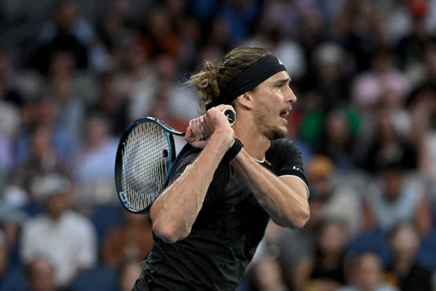 TENNIS AUSTRALIAN OPEN, Alexander Zverev of Germany in action during the Men™s 2nd round match against Alexandre Muller of France on day 4 of the 2026 Australian Open tennis tournament at Melbourne Park in Melbourne, Wednesday, January 21, 2026. ( NO ARCHIVING MELBOURNE VICTORIA AUSTRALIA  Copyright: xJAMESxROSSx 20260121184543013793