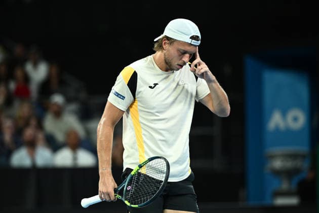 TENNIS AUSTRALIAN OPEN, Alexandre Muller of France reacts during the Men™s 2nd round match against Alexander Zverev of Germany on day 4 of the 2026 Australian Open tennis tournament at Melbourne Park in Melbourne, Wednesday, January 21, 2026. ( NO ARCHIVING MELBOURNE VICTORIA AUSTRALIA  Copyright: xJOELxCARRETTx 20260121168706861572