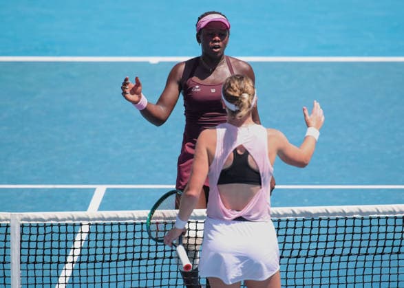 Front Caty McNally congratulates the winnerVictoria Mboko CAN , Australian Open 2026, Melbourne Park, Melbourne, Victoria, Australia Copyright: xJuergenxHasenkopfx