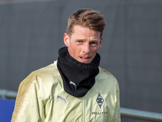 Jonas Omlin Borussia Moenchengladbach 01 on his way to the dressing room public training Borussia Moenchengladbach on the training ground at Borussia Park, 1 Bundesliga, Football, Season 2025 2026, 21 01 2026 Training Borussia Moenchengladbach, 1 Bundesliga, Season 2025 2026, 21 01 2026 Moenchengladbach Copyright: xEibner-Pressefoto ThomasxHaeslerx EP_THR
